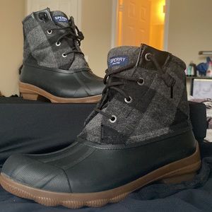 SPERRY Saltwater Plaid Snow Boots - size 7.5